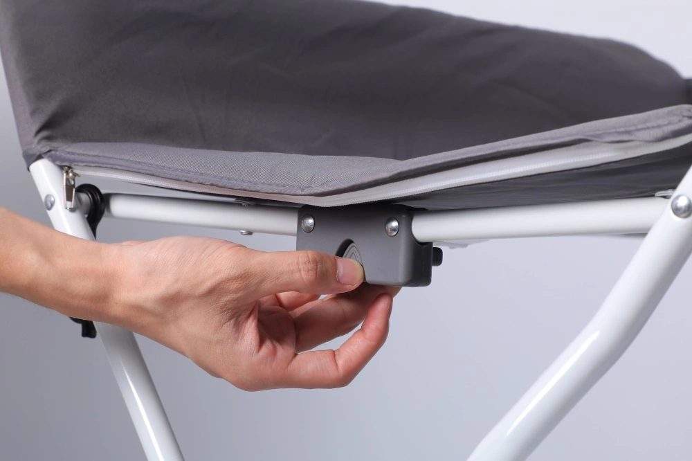 Baby Changing Table Can Be Folded with Shelf