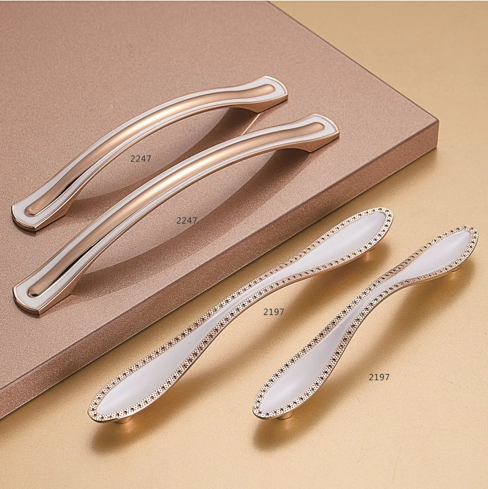 Cheap Zinc Alloy Kitchen Cabinet Handle with Simple Design