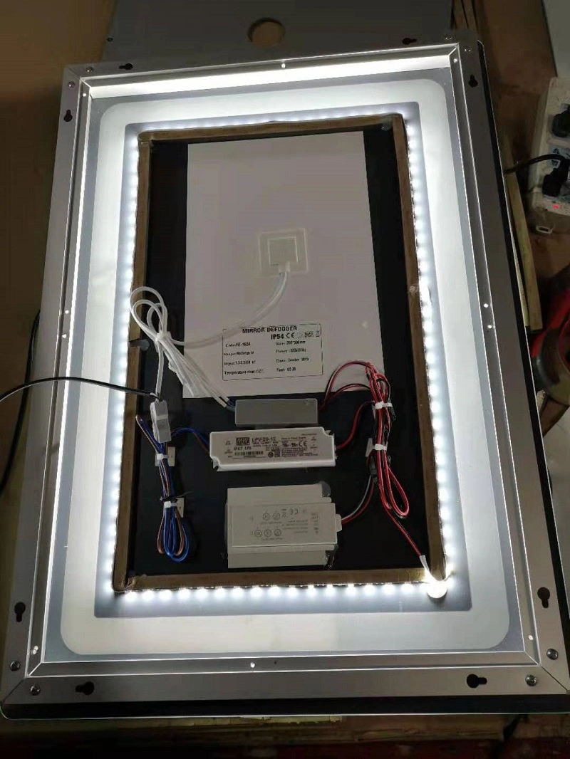 Modern Design Wall Mounted CE Approved Battery Illuminated Bathroom Mirror