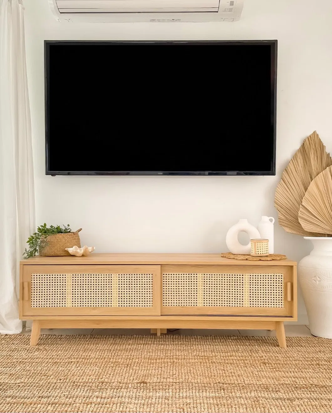 New Product Nordic Contemporary Oak Slide Door TV Cabinet Natural Rattan Wooden TV Stands Wall Storage TV Unit for Home Living Room Hotel Furniture