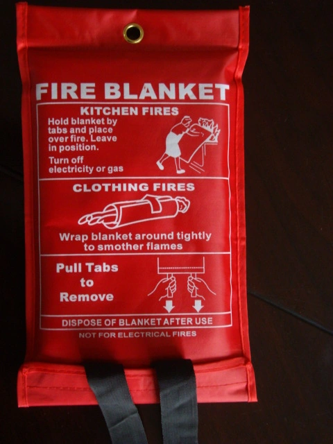 Good-Quality Fiberglass Fire Fighting Blanket / Fire Extinguishing Emergency Blanket with En1869: 1997 (HS-905)