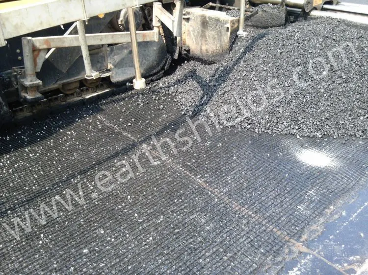 Factory Direct Fiberglass Geogrid Price Applied to Strengthen The Soft Land Grid Gravel Driveway