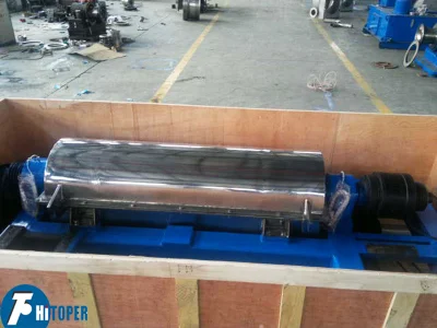 Centrifuga automatica a decantatore per fluidi a perforazione continua
