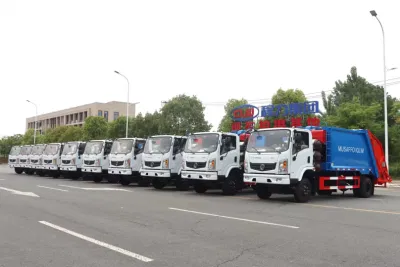  Dongfeng 7cbm 8cbm GNC veicolo per rifiuti sanitari compressi 4X2 Drive Veicolo per rifiuti compressi a gas naturale con guida a sinistra