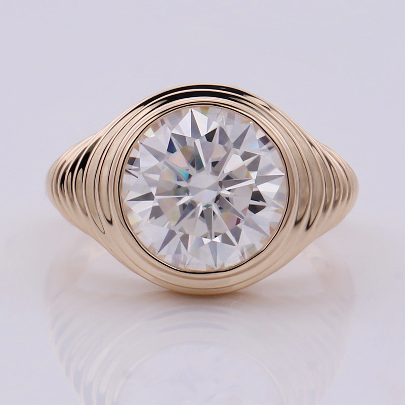 New Style Graceful Line Bezel Setting White Gold Yellow Gold Men Ring with 10mm Round Cut Moissanite Rings for Engegament