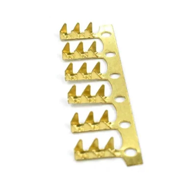  Terminali placcati in oro con alimentazione in fabbrica, connettori a forcella piccoli, filo con estremità a occhiello Terminale con connettore maschio a crimpare con denti Shark