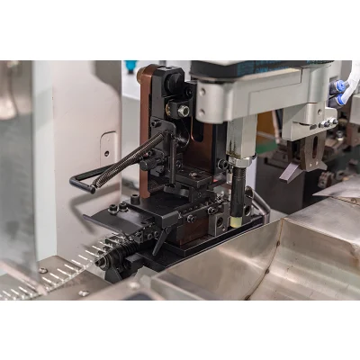 Macchina per la crimpatura automatica con terminale ad anello controllato da computer per la vendita a caldo