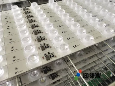 LED con display Osram con certificazione UL, bordo illuminato e doppio lato Profilo in alluminio in tessuto SEG Box con connettore a bulbo c.c.