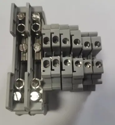  Morsettiera di distribuzione del filo con morsetto a vite su guida DIN Montare la barra di distribuzione in rame attraverso la morsettiera a pannello