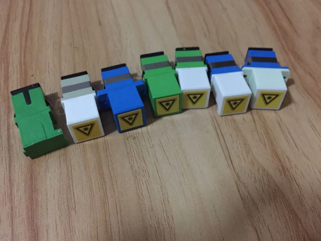 Optical SM MM SC/UPC SC/APC Connector Fiber Optic SC Adapter with Shutter