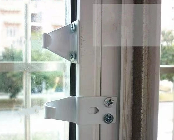 Nisen Sk06 UPVC Aluminum Wood Crescent Lock Moon Lock Keeper Hook Hardware Accessories for Window and Door Making