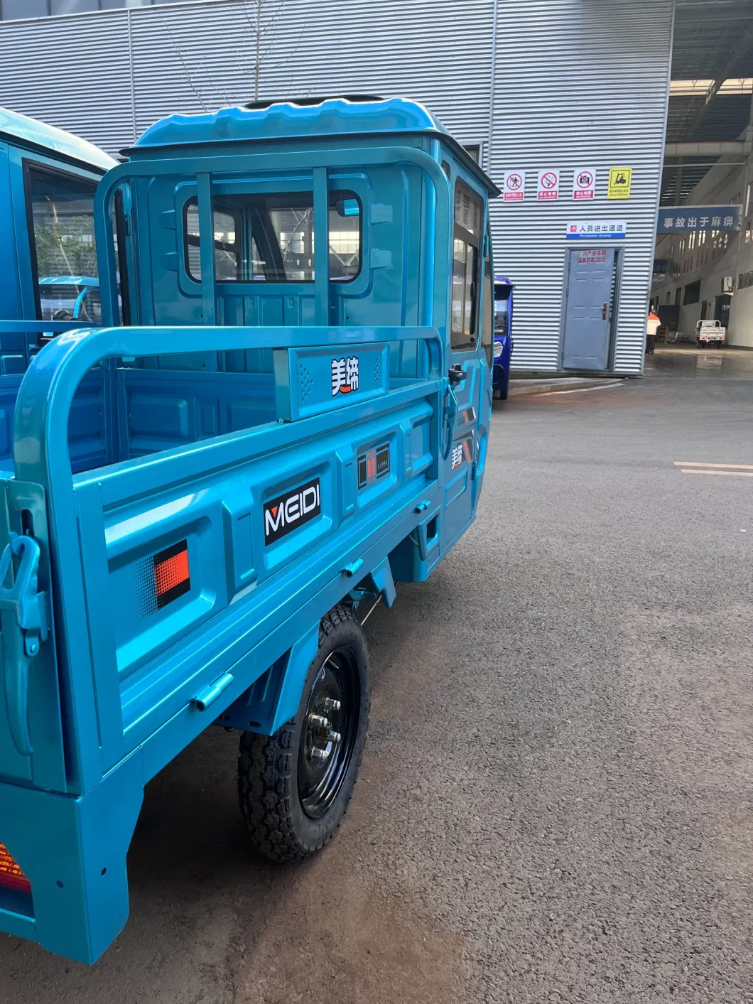 Meidi EEC Certificated Battery Operated Cargo Electric Tricycle Rain Shield Rain Cover 3 Wheeler E-Loader
