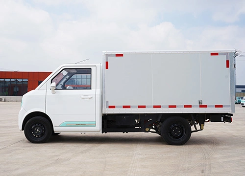 China Supplying Electric Car New Energy Four Wheel Battery Powered Vehicle Electric High Quality for Cargo