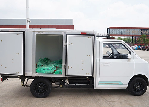 China Supplying Electric Car New Energy Four Wheel Battery Powered Vehicle Electric High Quality for Cargo