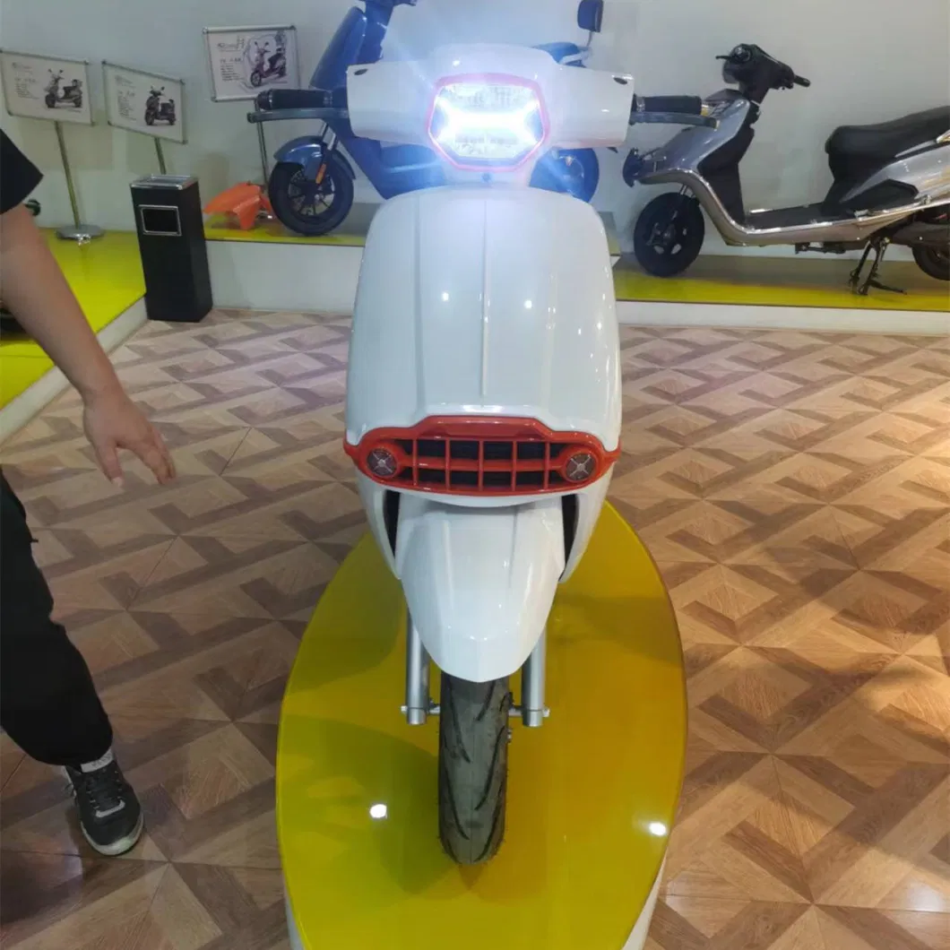 2000W4000W EEC China Classic Electric Motorcycle Vespa CKD Electric Scooter 2-Wheeler with Removable Lithium Battery 80km/H