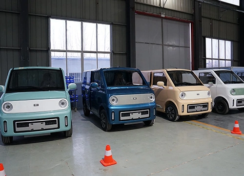 4 Wheels AC Auto Electric Vehicles with 2 Seats Rechargeable Battery Powered Vehicles for Delivery Used for Express Delivery Top Speed 71km/H