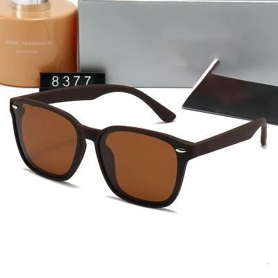 2024 uomo Sport Occhiali da sole Donna Occhiali colorati con logo UV 400 Tenda da sole di moda
