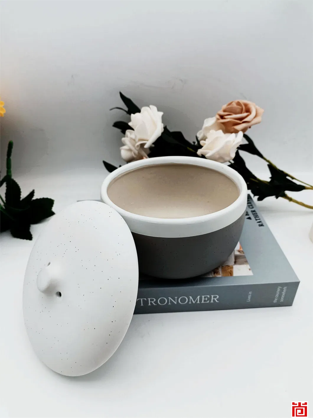Large Marvellous Ceramic Candle Holder with Lid in Soy Candle