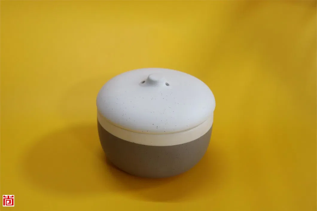 Large Marvellous Ceramic Candle Holder with Lid in Soy Candle