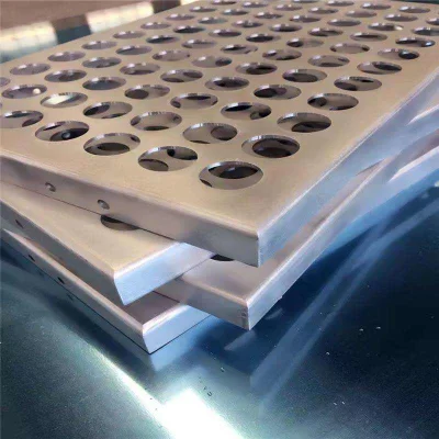Revestimiento de fachada de aluminio de materiales de construcción metálica perforada agujero redondo perforado para la hoja de panel de la decoración de muros cortina