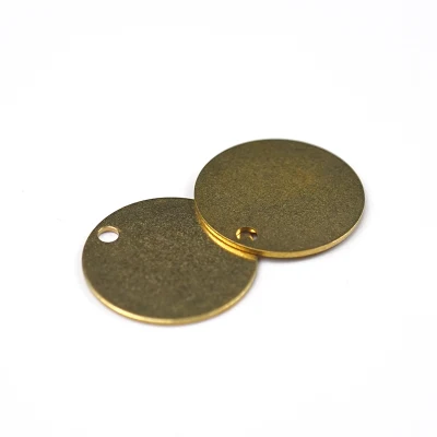 Piezas de estampación de chapa personalizada de la Ronda de aluminio estampado en blanco la placa de acero inoxidable con un agujero para Pet Tag