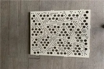 Revestimiento de fachada de aluminio de materiales de construcción metálica perforada agujero redondo perforado para la hoja de panel de la decoración de muros cortina