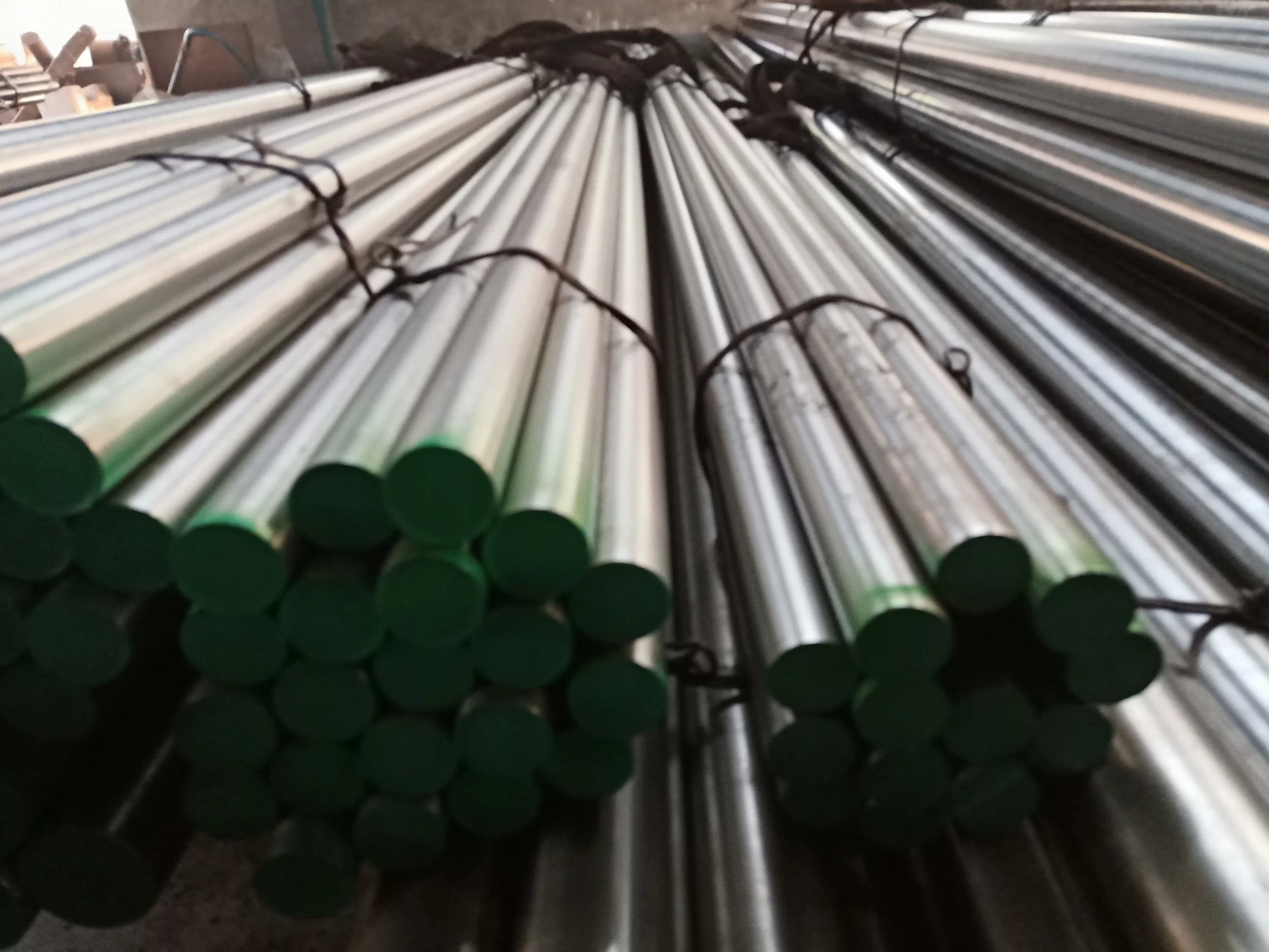  Precio bajo forjado H13, D2, O1, S136, DC53, Nak80 barra redonda de acero de la herramienta