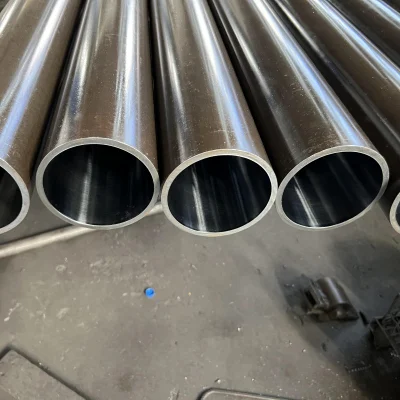 Tubo cilindrico a testa bombata 1026 tubo in acciaio al carbonio senza saldatura