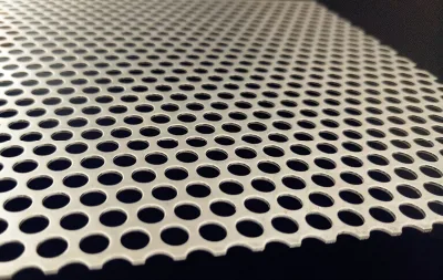 Fornitura in fabbrica di punzonatura esagonale rotonda personalizzata in acciaio inox verniciato a polvere Pannello a taglio in acciaio lamiera perforata