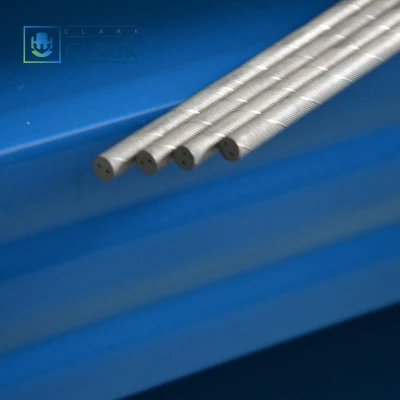Barre di tungsteno cementate personalizzate con 2 fori per liquido di raffreddamento a spirale lisce Superficie lucidata utilizzata per la trapinatura