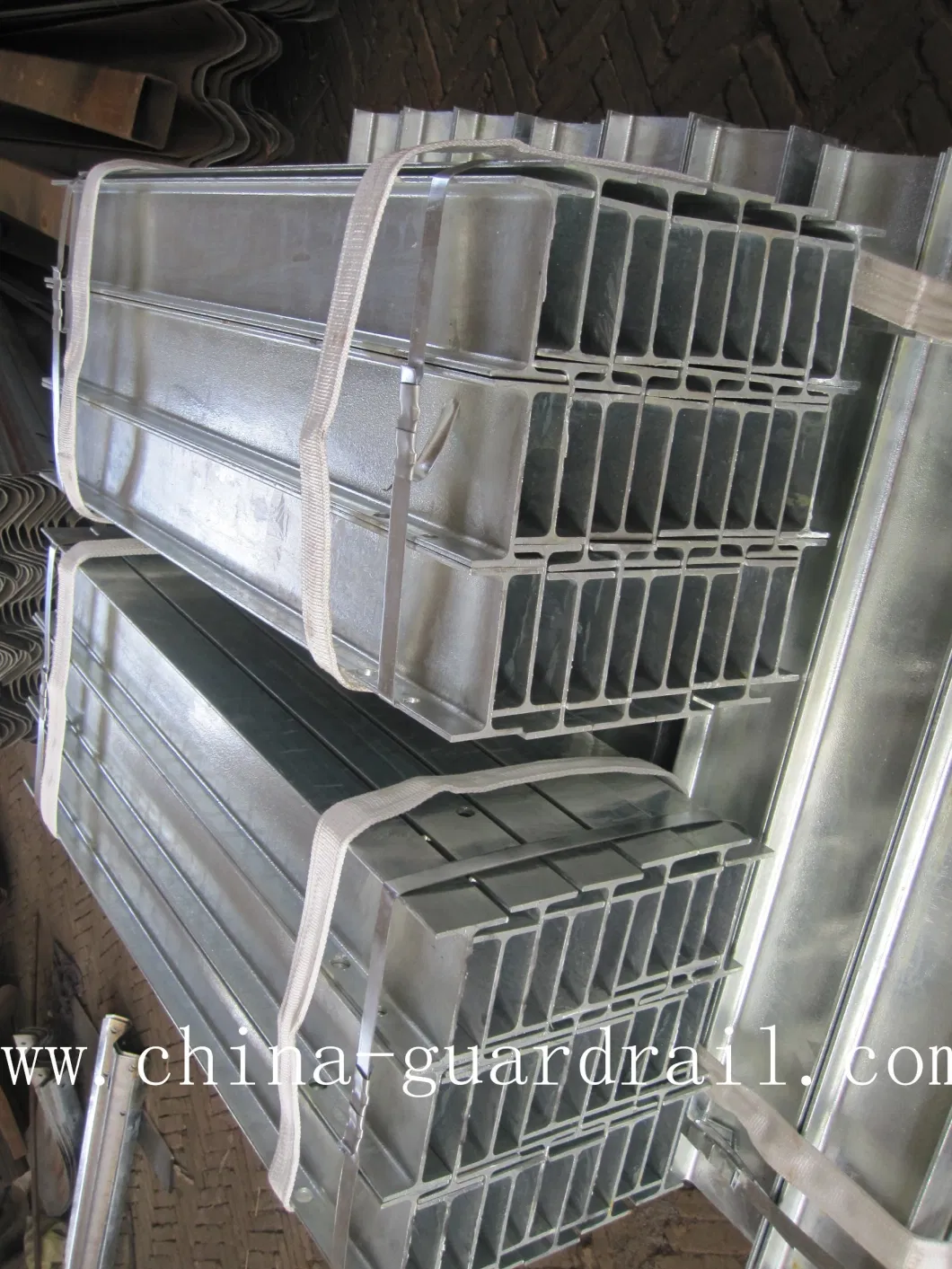 Hot DIP Galvanized Svodidla Ocelova Steel Corrugated W Beam Guardrail