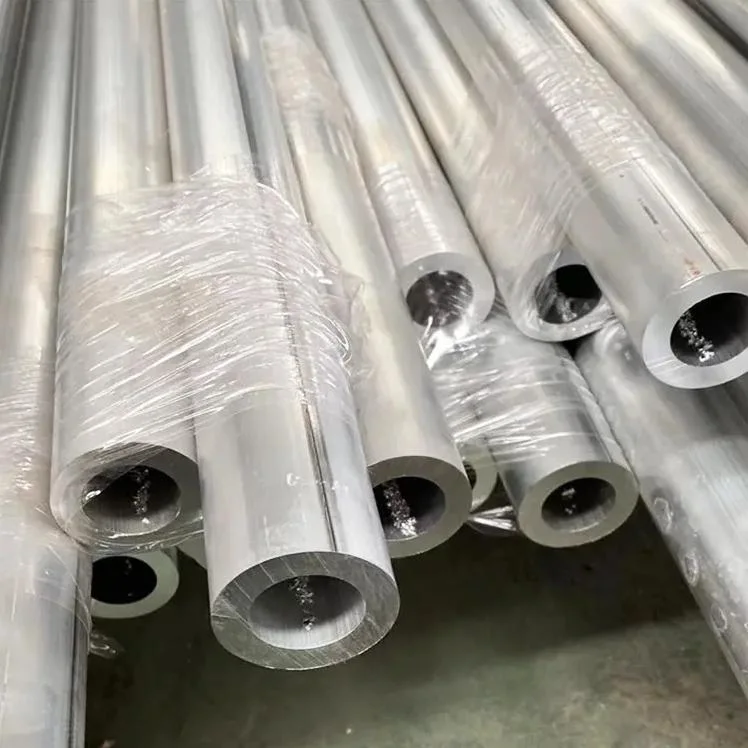 Aluminum Pipe Tubes/Pipes Round/Square Tubing 6063 6061 T6 Customized Thickness Smooth Surface