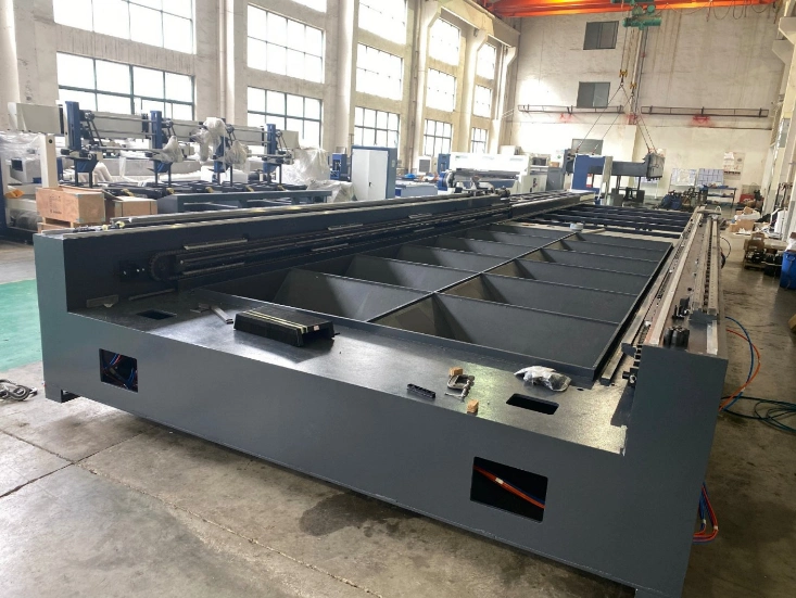 CNC Fiber Laser Cutting Machine 6kw for 32mm Mild Steel