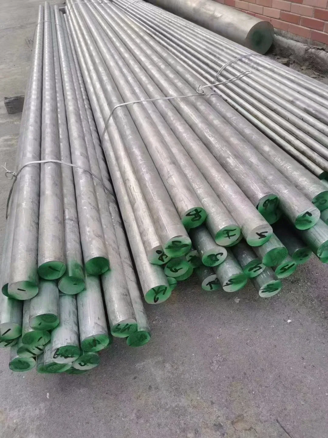 Barre tonde in acciaio legato SAE 4140 4130 4340 laminate a caldo