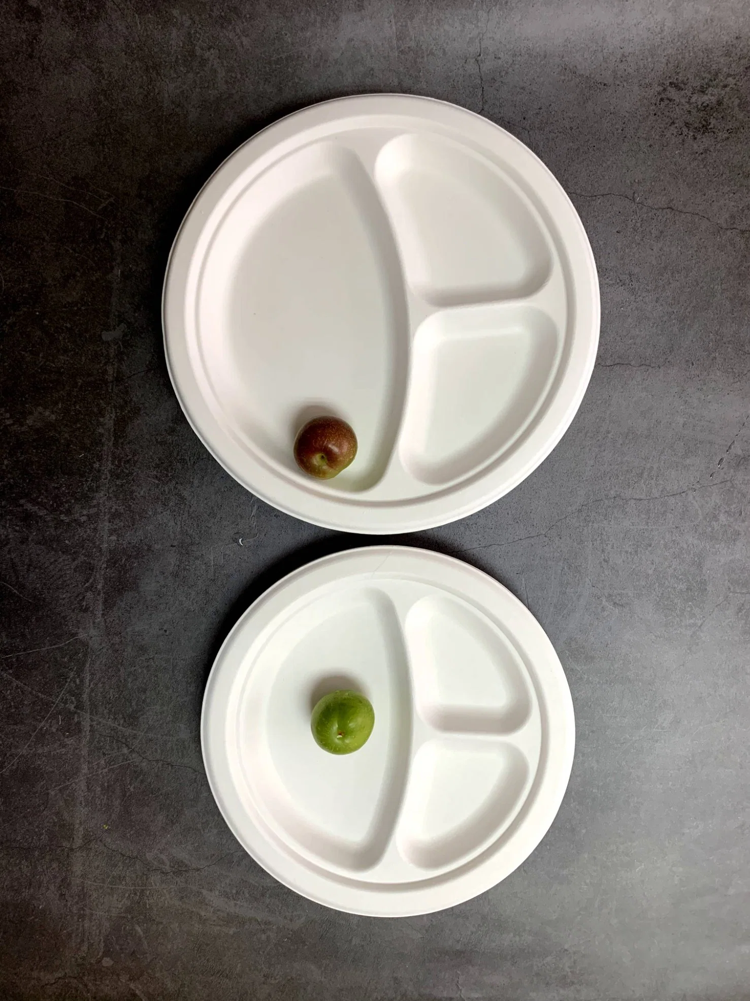 Piatto di pasta di canna da zucchero piatto rotondo a 3 scomparti per eventi, buffet, feste