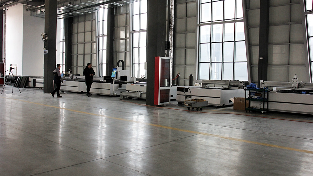 1000W -3000W Professional Metal Tube Pipe Laser Cutting Machine