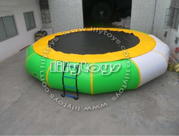 Durable 0.9mm PVC Jumping Inflatable Water Trampoline for Amusement Park