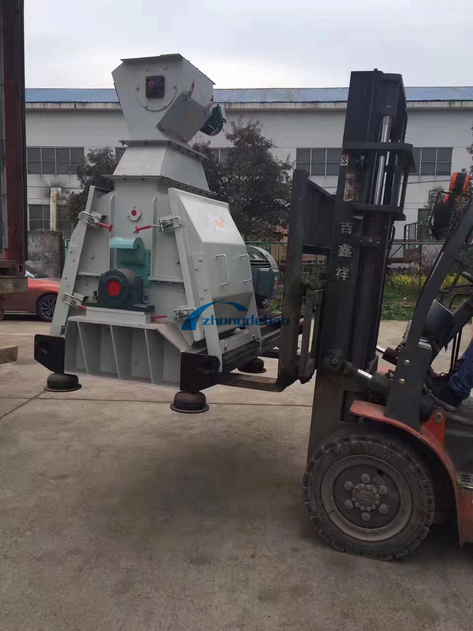 New Design Combined Type of Sawdust Hammer Mill with Feed Pellet Making Machine Wood Crusher Pelletizer for Fuel Farm Cattle Pig Chicken Feed Pellet Machine