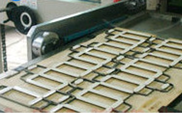 700mm Length 9mm Narrow Back Pressboard Adhesive Plastic Creasing Channel Matrix