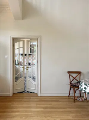 Puerta interior de madera maciza a color personalizado con diseño y cuidado Vidrio