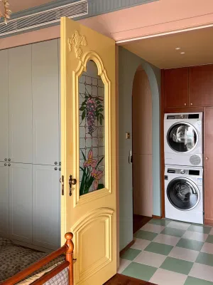 Puerta interior de madera maciza a color personalizado con diseño y cuidado Vidrio
