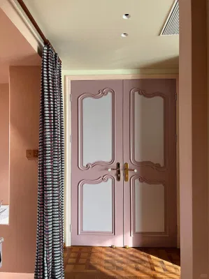 Puerta interior de madera maciza a color personalizado con diseño y cuidado Vidrio