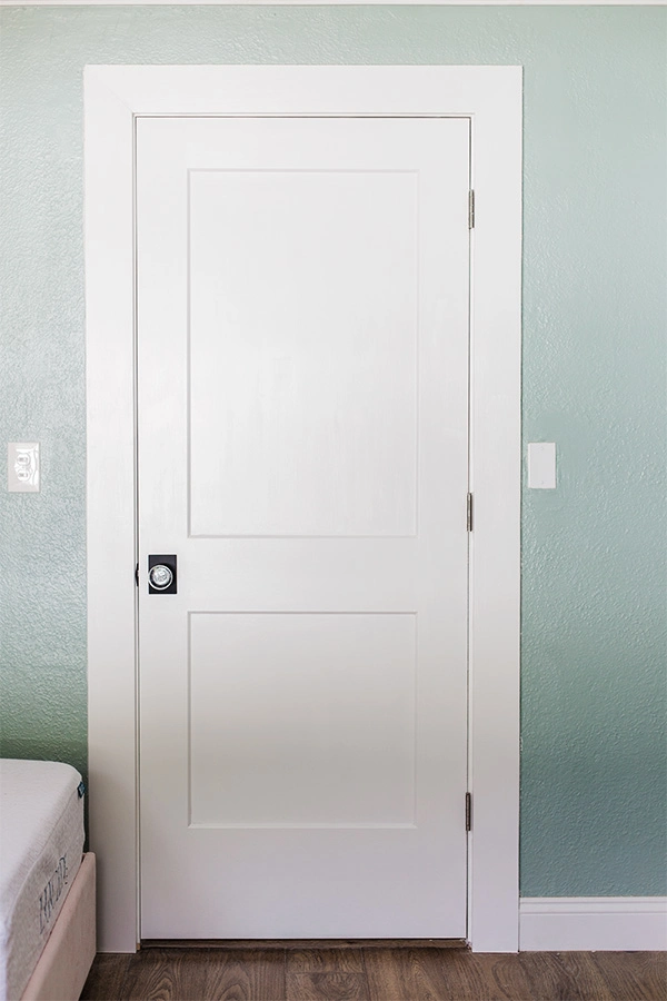 White Color Elegant Double Shaker Solid Wood Interior Door