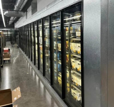 Supermercato e conveniente passeggiata negozio in Cooler e Cold Room Con sportello in vetro e rack