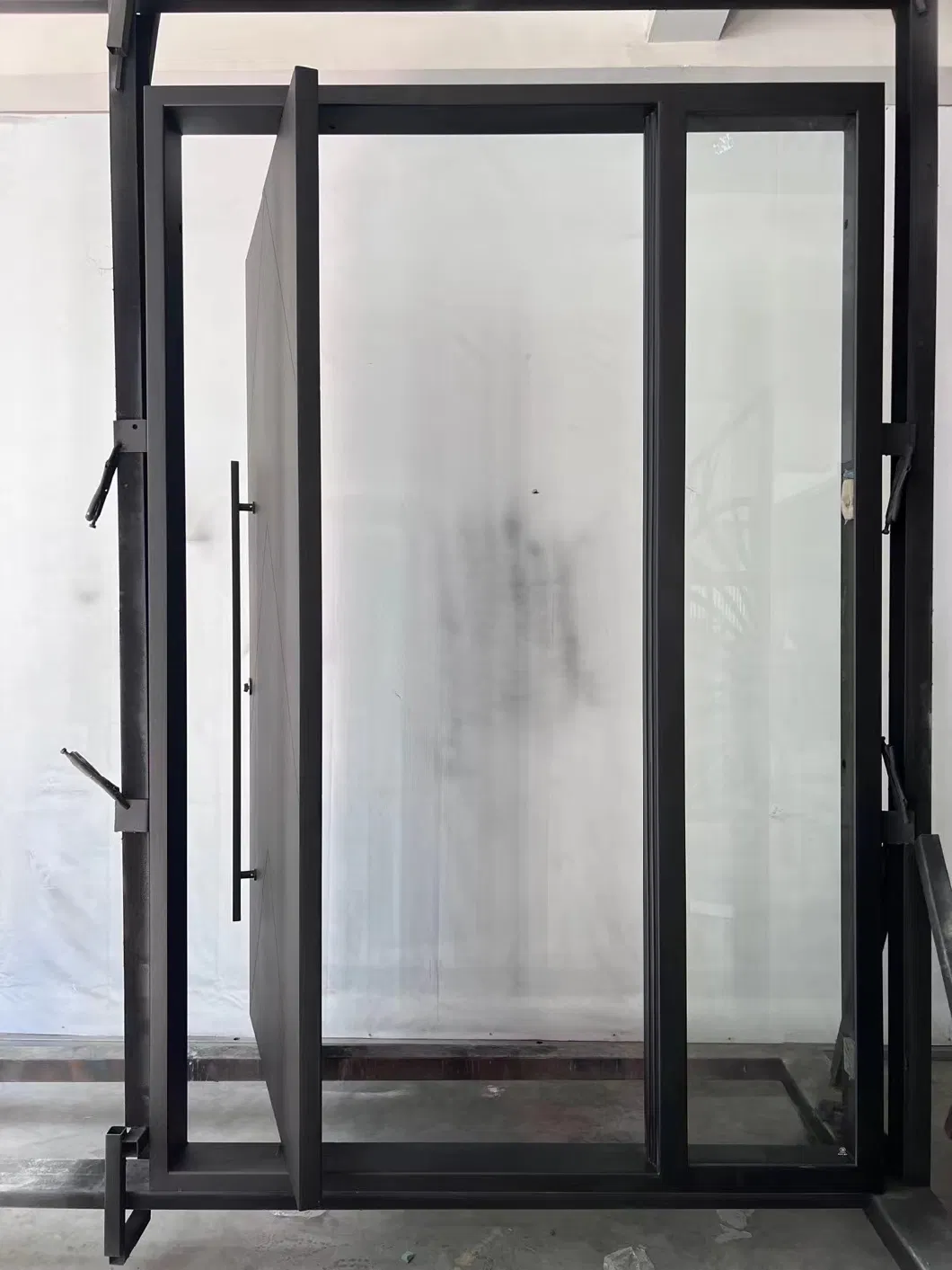 Luxury Villa Entrance Security Pivot Door Modern Porta Front Entry Exterior Aluminum Pivot Door with Glass Sidelight