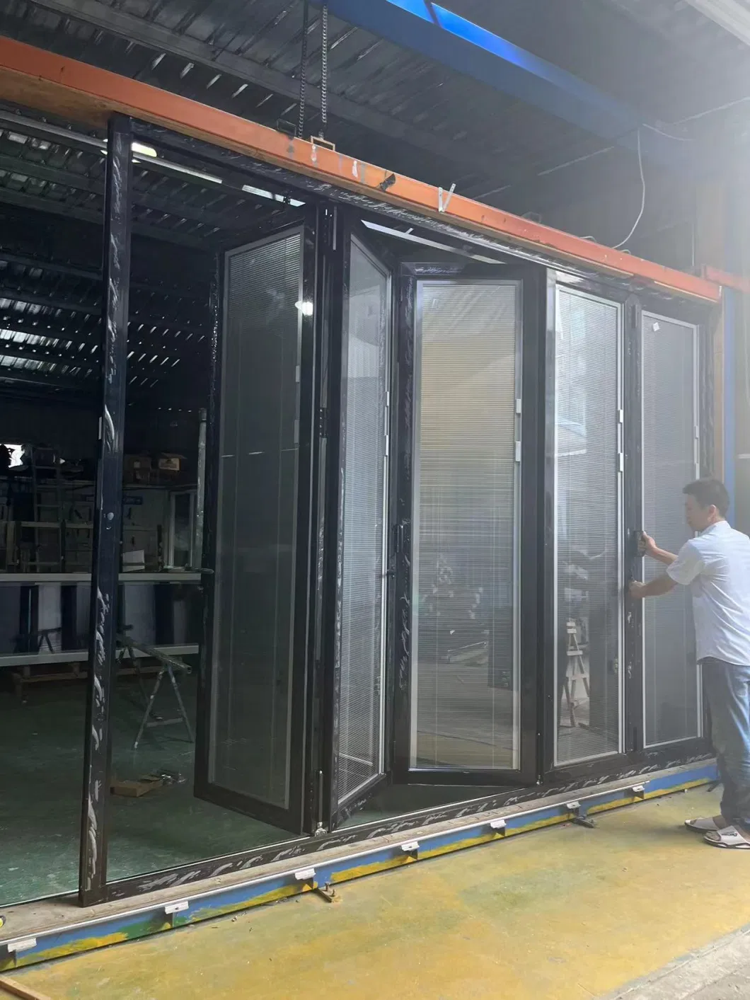 Innovative Aluminum Alloy Integrated Louver Folding Door