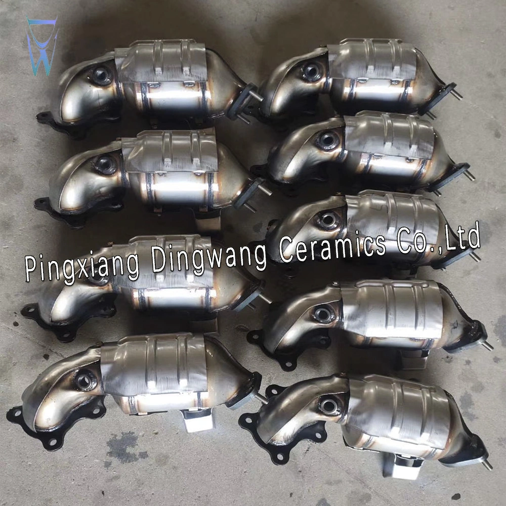 Toyota Haice Exhaust Manifold/Catalytic Converter/Cat/Catcon for Vehicles and Cars