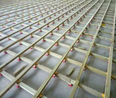 Produzione impermeabile interno 20m*2m*4.5mm Maple Football Stadium pavimentazione legno grano Materiale da costruzione