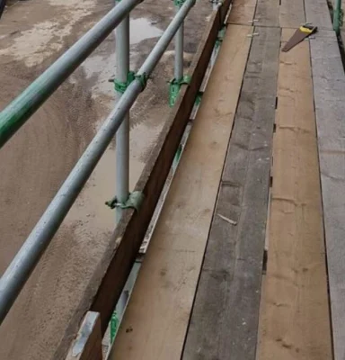 Attacco singolo con attacco a caduta per tubo di fissaggio per ponteggi