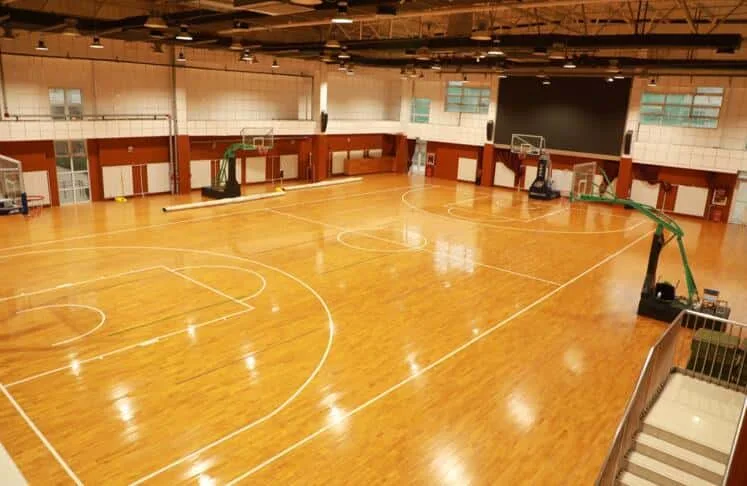 Manufacture Waterproof Indoor 20m*2m*4.5mm Maple Football Stadium Flooring Wood Grain Building Material